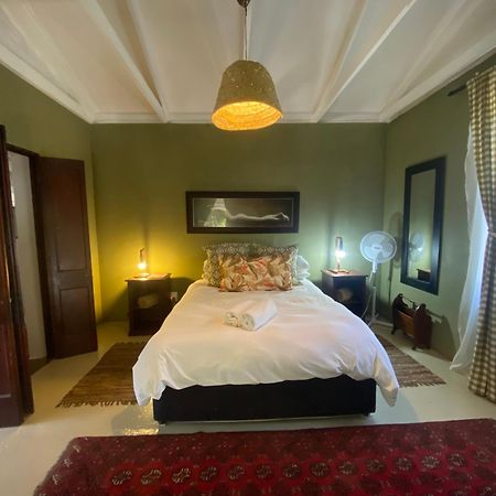 The Riverdeck Accommodation And Backpackers Knysna Exterior foto
