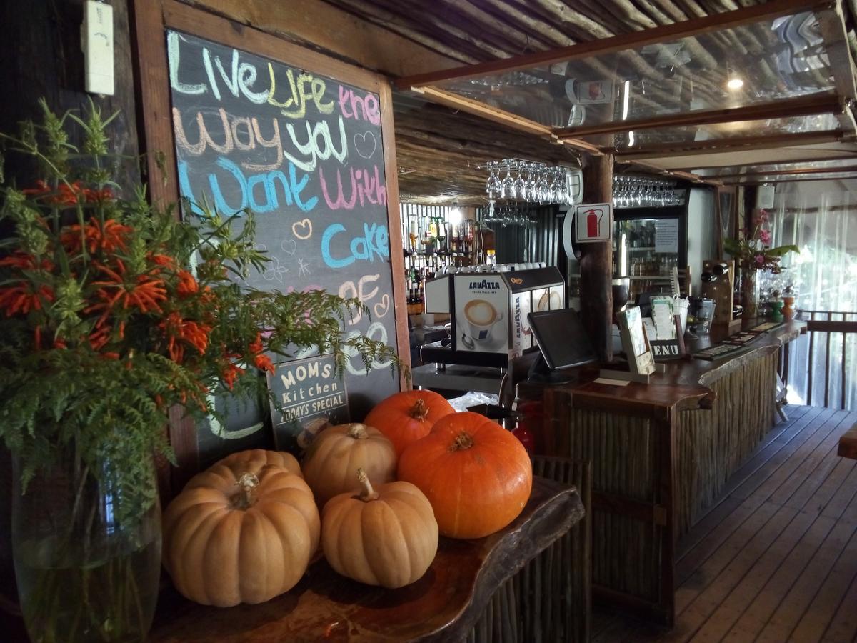 The Riverdeck Accommodation And Backpackers Knysna Exterior foto